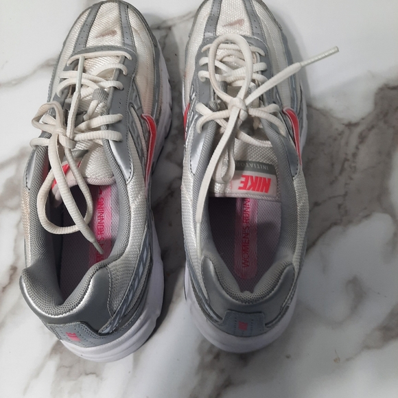 Nike Initiator Womens Running Shoes Size 11 White Silver Pink 394053-101  2017 - Picture 6 of 11